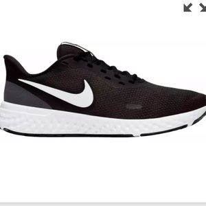 Nike Women's Revolution 5 Running Shoes